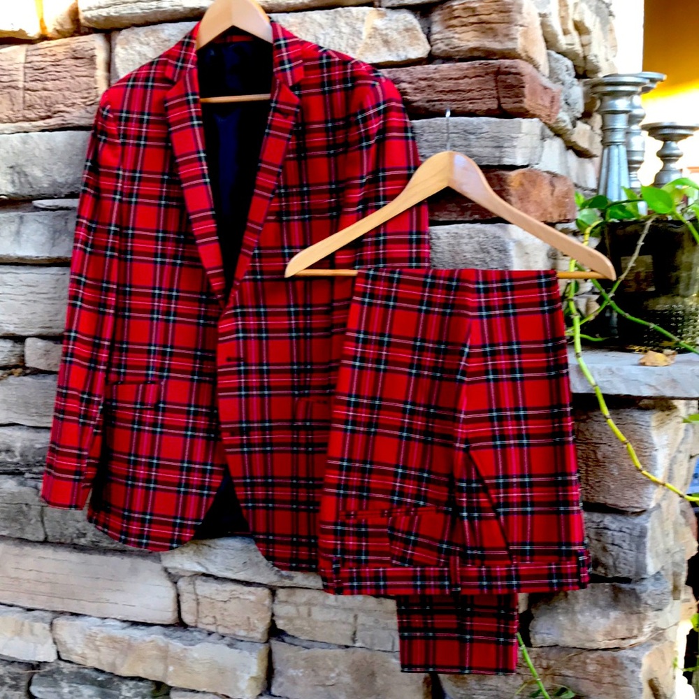 Men’s Heart and Dagger suit, red and black